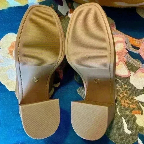 Universal Thread Clogs - Picture 4 of 4